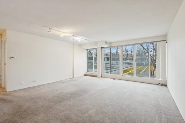 $225,000 | 2555 Gross Point Road, Unit 101, Evanston, IL 60201