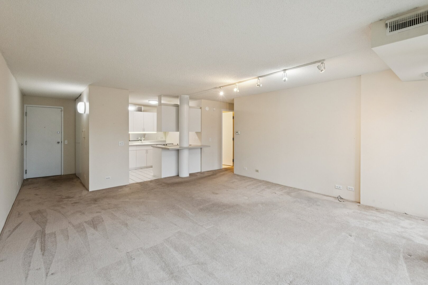 2555 Gross Point Road, Unit 101 Evanston, IL 60201 - Photo 6 of 23