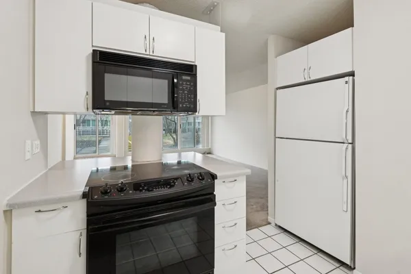 $225,000 | 2555 Gross Point Road, Unit 101, Evanston, IL 60201