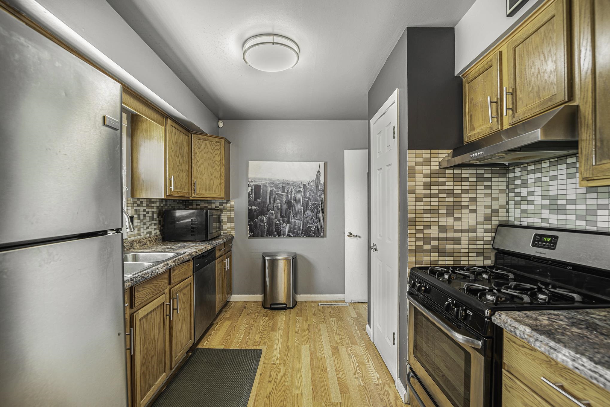 3389 Ridgecliffe Drive Flint, MI 48532 - Photo 7 of 16 50111323-6.JPG