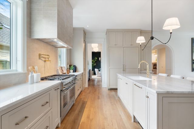 $3,160,000 | 2109 10th Avenue South, Nashville, TN 37204