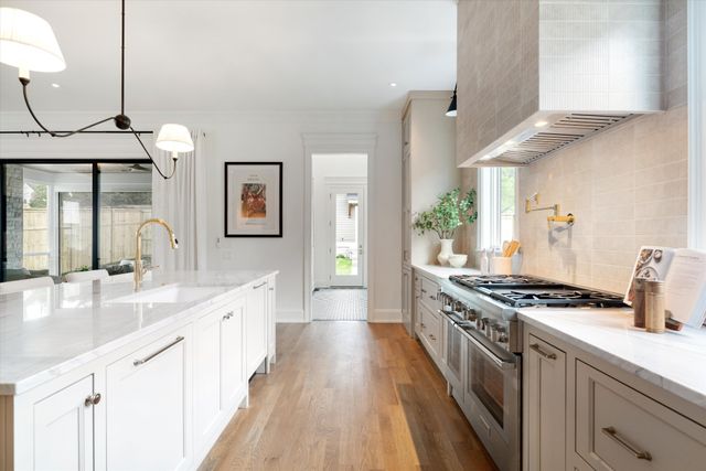 $3,160,000 | 2109 10th Avenue South, Nashville, TN 37204