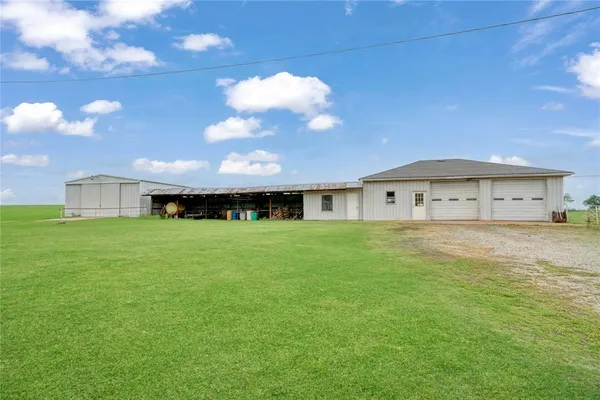 $689,500 | 1355 County Road 33100, Sumner, TX 75486
