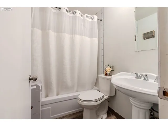 $160,000 | 200 Southwest Florence Avenue, Unit D15, Gresham, OR 97080