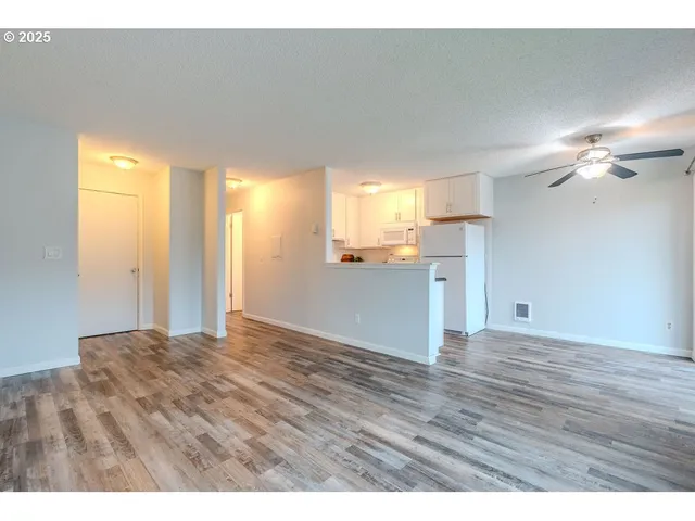 $160,000 | 200 Southwest Florence Avenue, Unit D15, Gresham, OR 97080