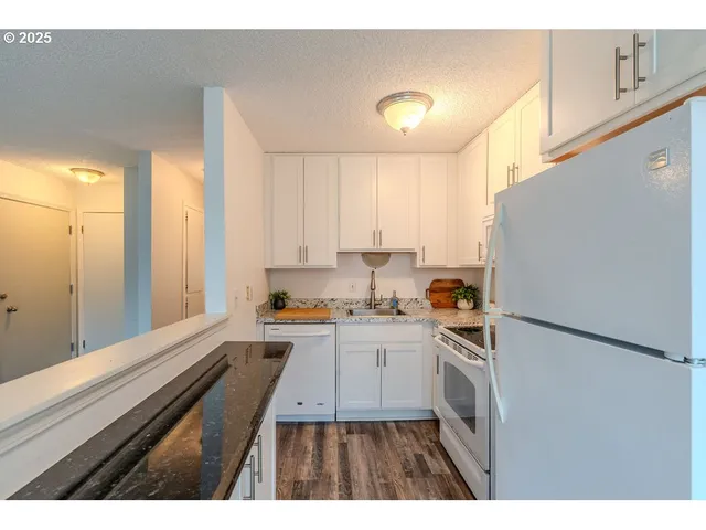 $160,000 | 200 Southwest Florence Avenue, Unit D15, Gresham, OR 97080