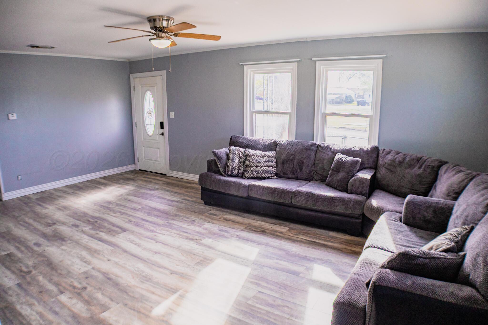 211 Butadieno Street Borger, TX 79007 - Photo 7 of 26 a living room with furniture and a window