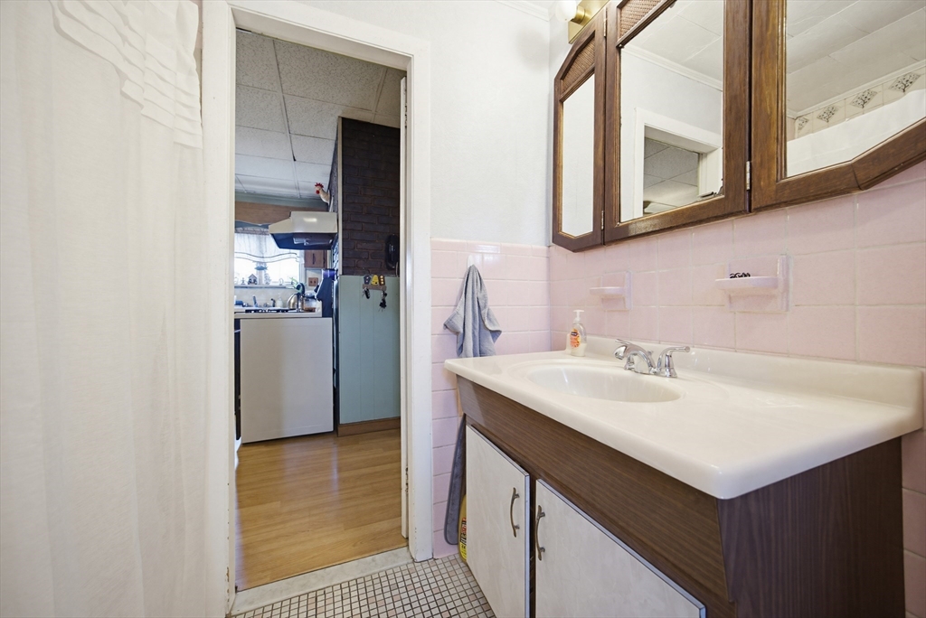 427 Crescent Avenue Chelsea, MA 02150 - Photo 6 of 35
