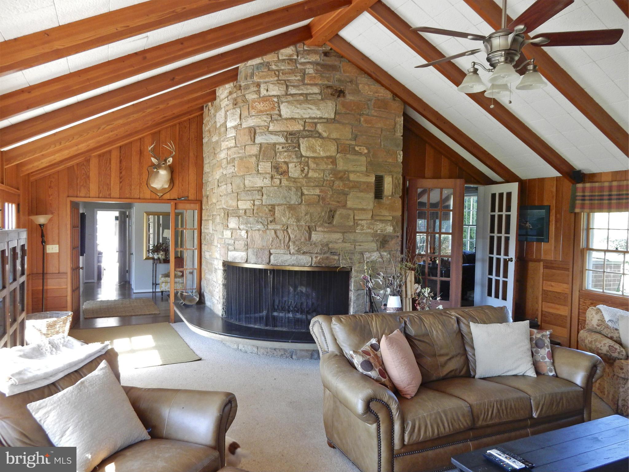 9154 Lees Ridge Road Warrenton, VA 20186 - Photo 12 of 29 Family Room