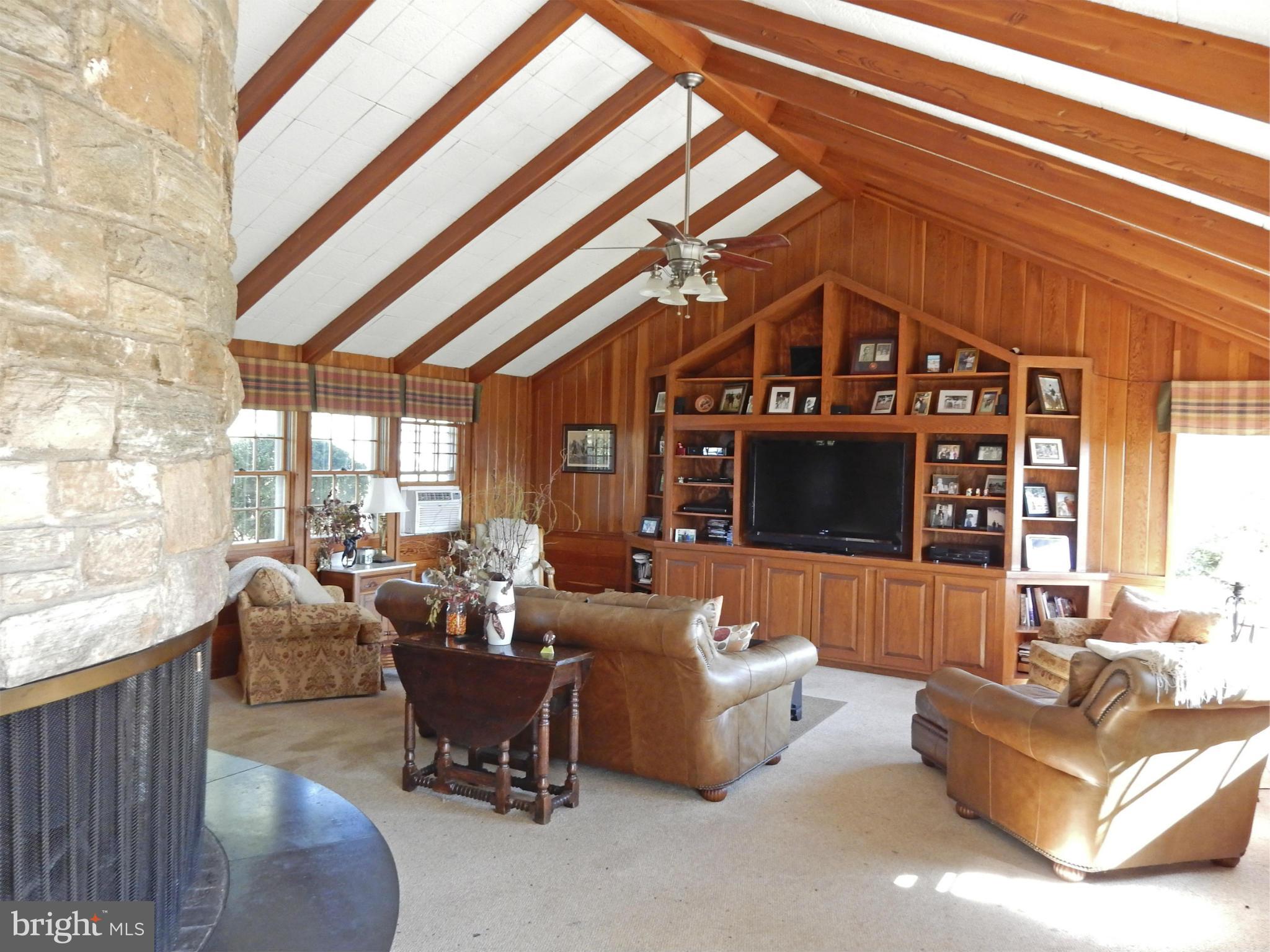 9154 Lees Ridge Road Warrenton, VA 20186 - Photo 13 of 29 Family Room