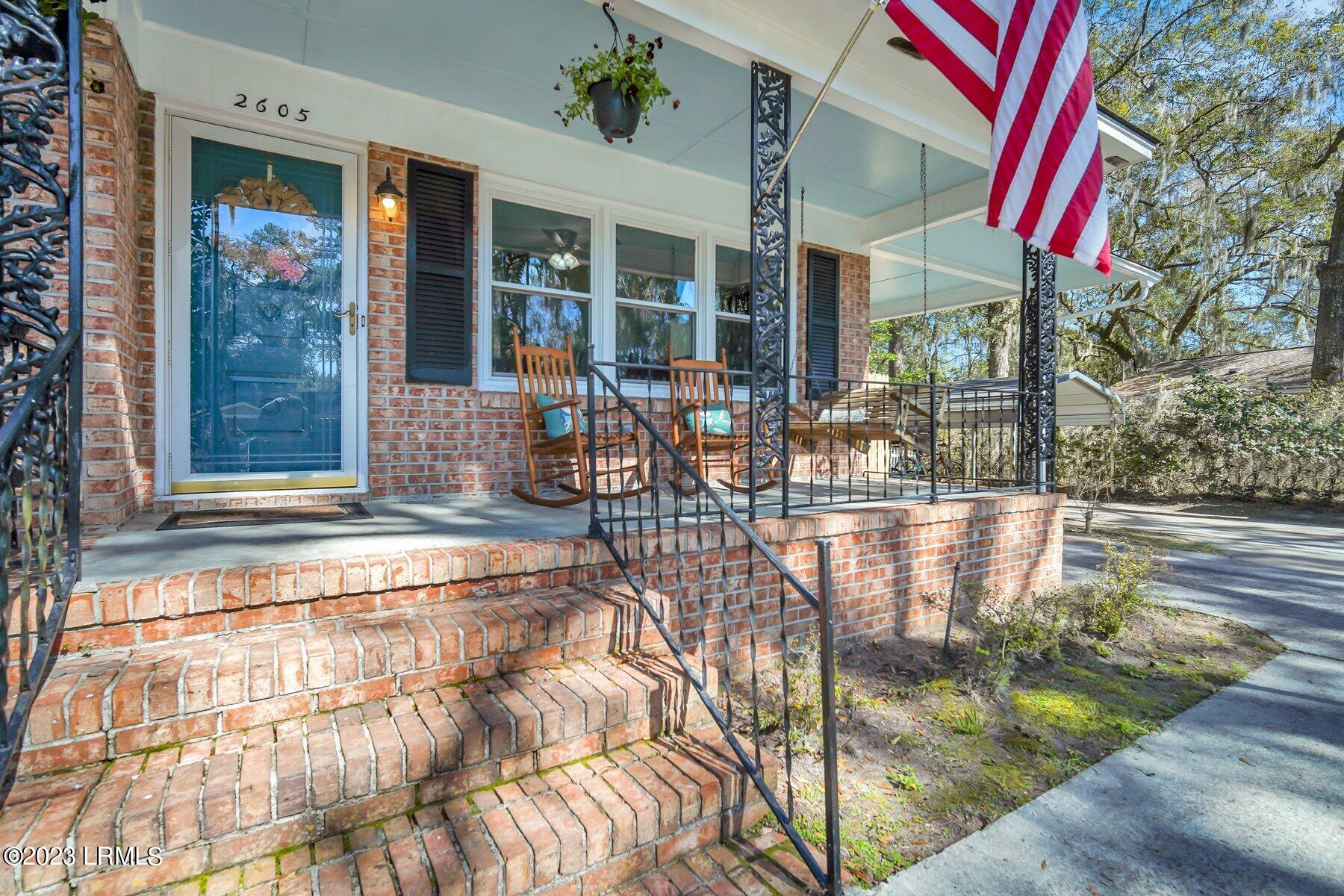 2605 State Rd S-7-160 Beaufort, SC 29902 - Photo 6 of 39 Front Porch