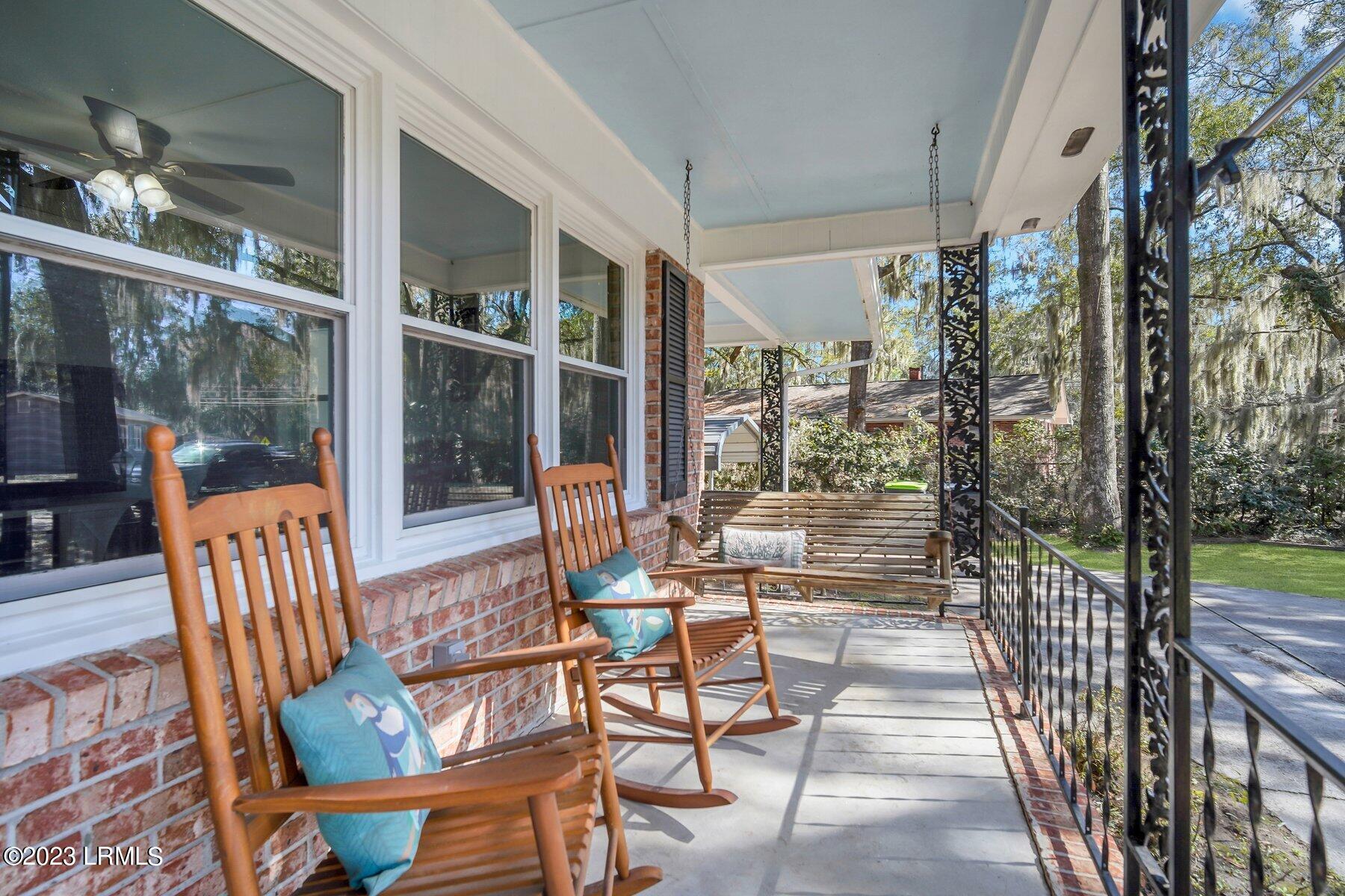 2605 State Rd S-7-160 Beaufort, SC 29902 - Photo 7 of 39 Front Porch