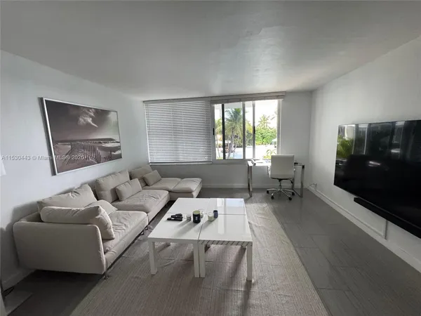 $3,274 | 1200 West Avenue, Unit 202, Miami Beach, FL 33139