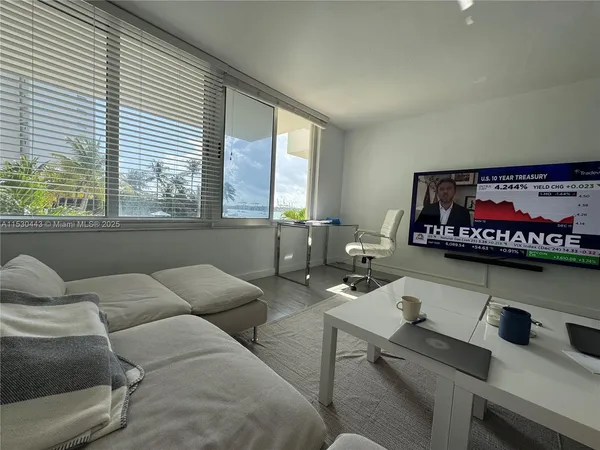 $3,274 | 1200 West Avenue, Unit 202, Miami Beach, FL 33139