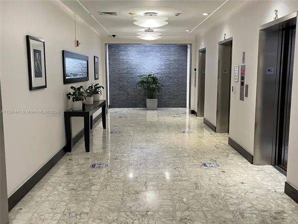 $3,274 | 1200 West Avenue, Unit 202, Miami Beach, FL 33139
