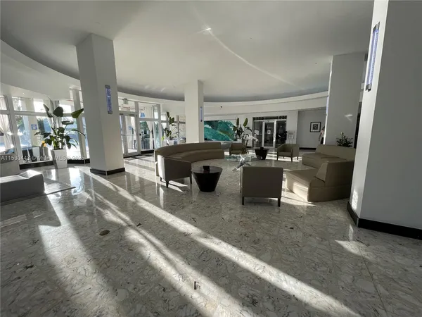 $3,274 | 1200 West Avenue, Unit 202, Miami Beach, FL 33139