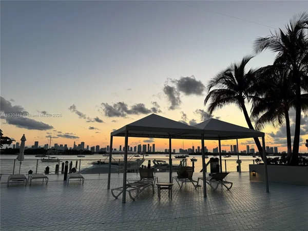 $3,274 | 1200 West Avenue, Unit 202, Miami Beach, FL 33139