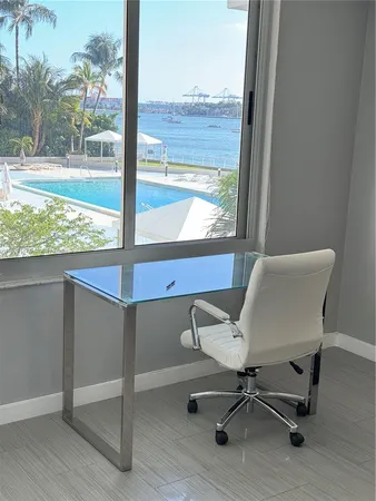 $3,274 | 1200 West Avenue, Unit 202, Miami Beach, FL 33139