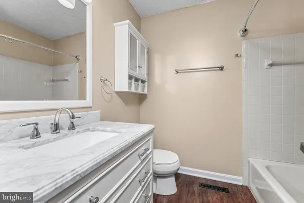 $2,250 | 23348 Red Oak Court, California, MD 20619