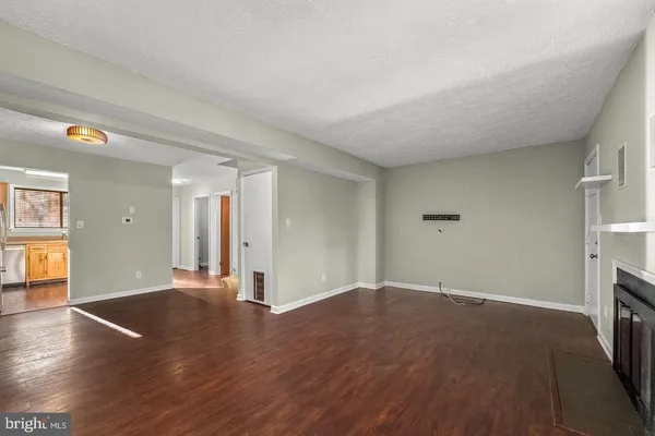 $2,250 | 23348 Red Oak Court, California, MD 20619