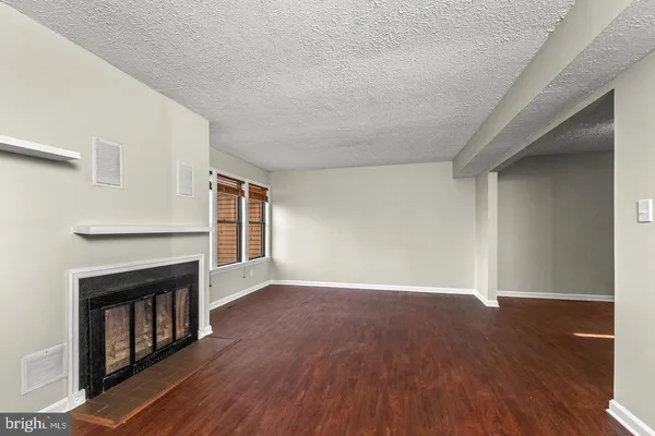 $2,250 | 23348 Red Oak Court, California, MD 20619