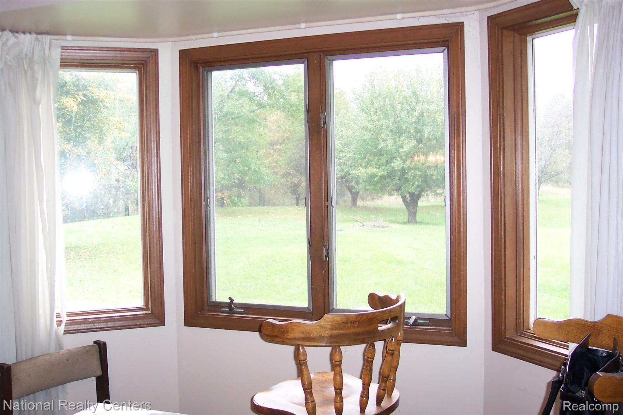 8450 Knox Road Clarkston, MI 48348 - Photo 52 of 85 View out Bay Window in Dining Room.JPG