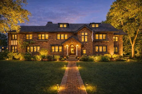 $3,200,000 | 100 Old Green Bay Road, Winnetka, IL 60093