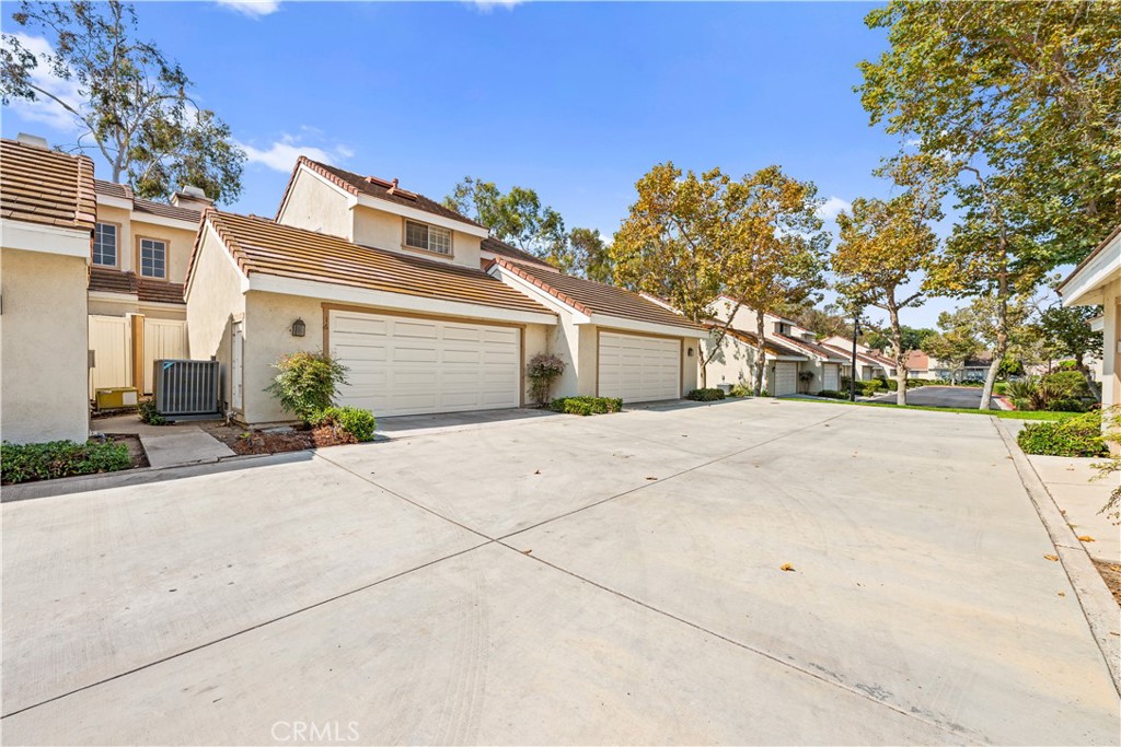16 Wellesley, Unit 2 Irvine, CA 92612 - Photo 40 of 55 front view of a house with a street
