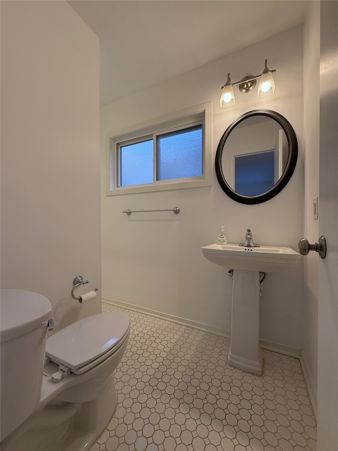 2721 Kipling Street, Unit D Houston, TX 77098 - Photo 11 of 15 a bathroom with a toilet a sink and mirror
