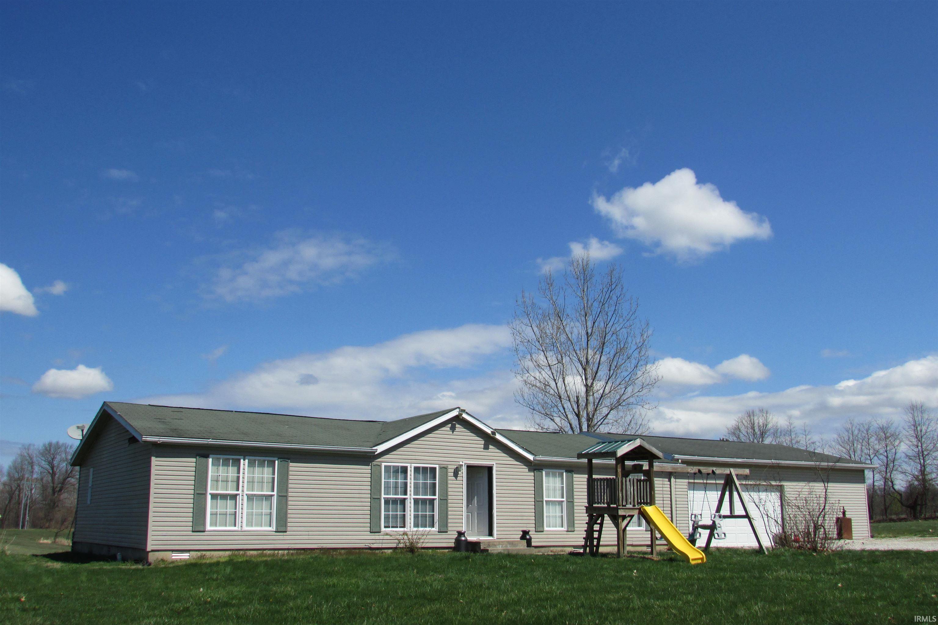 2746 South Robinson Road Bloomfield, IN 47424 - Photo 1 of 21