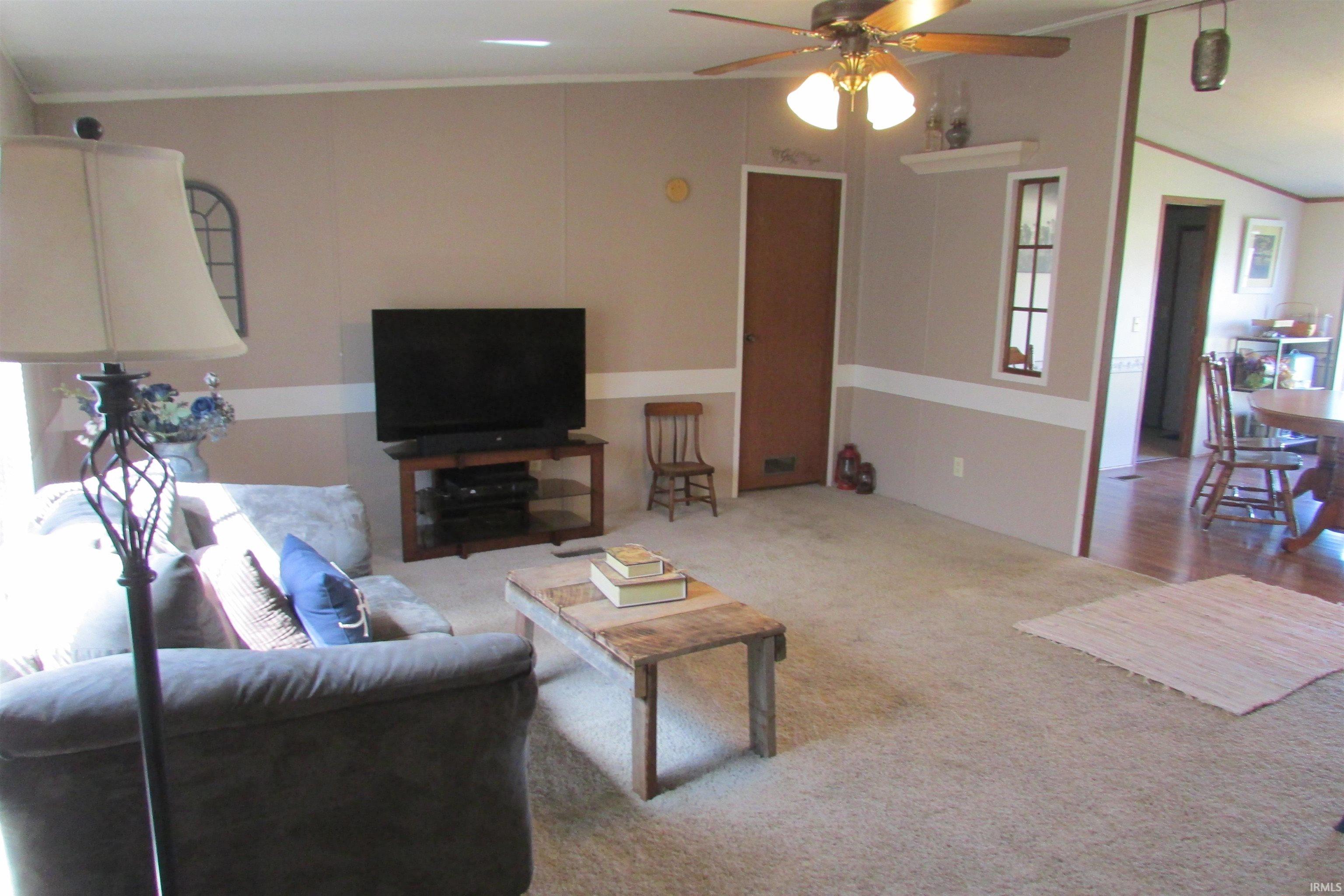2746 South Robinson Road Bloomfield, IN 47424 - Photo 2 of 21