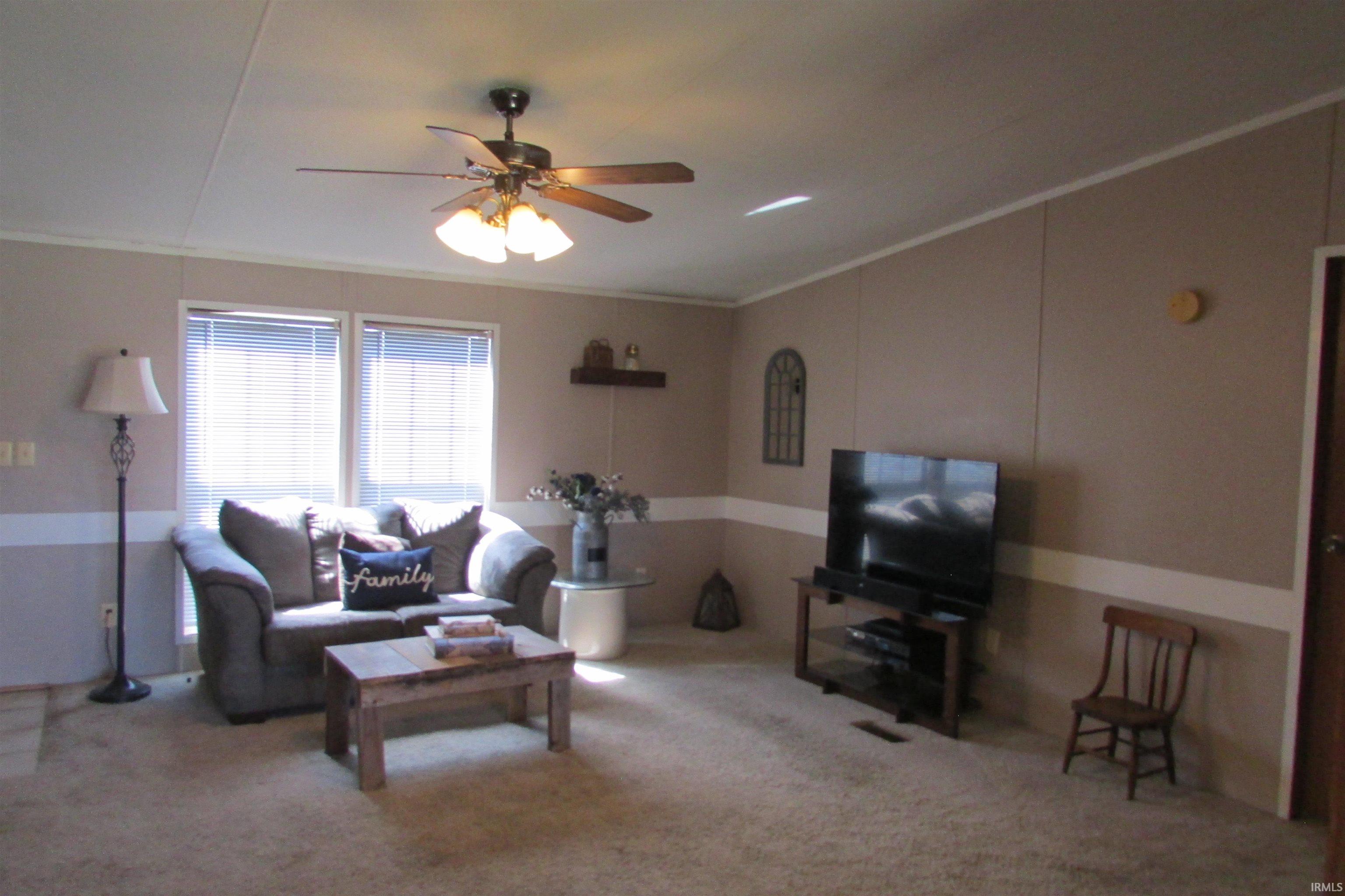 2746 South Robinson Road Bloomfield, IN 47424 - Photo 3 of 21