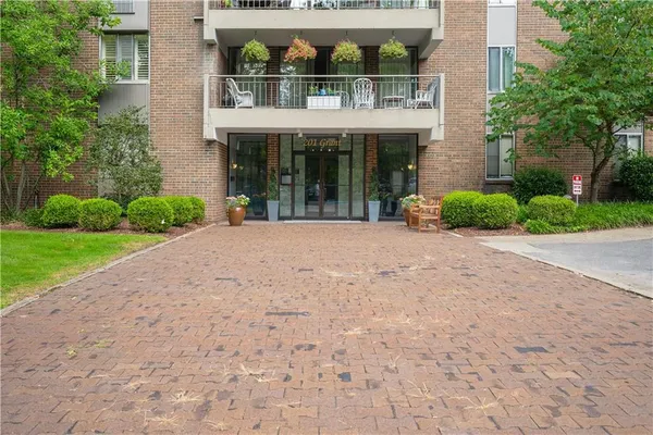 $165,000 | 201 Grant Street, Unit 609, Sewickley, PA 15143