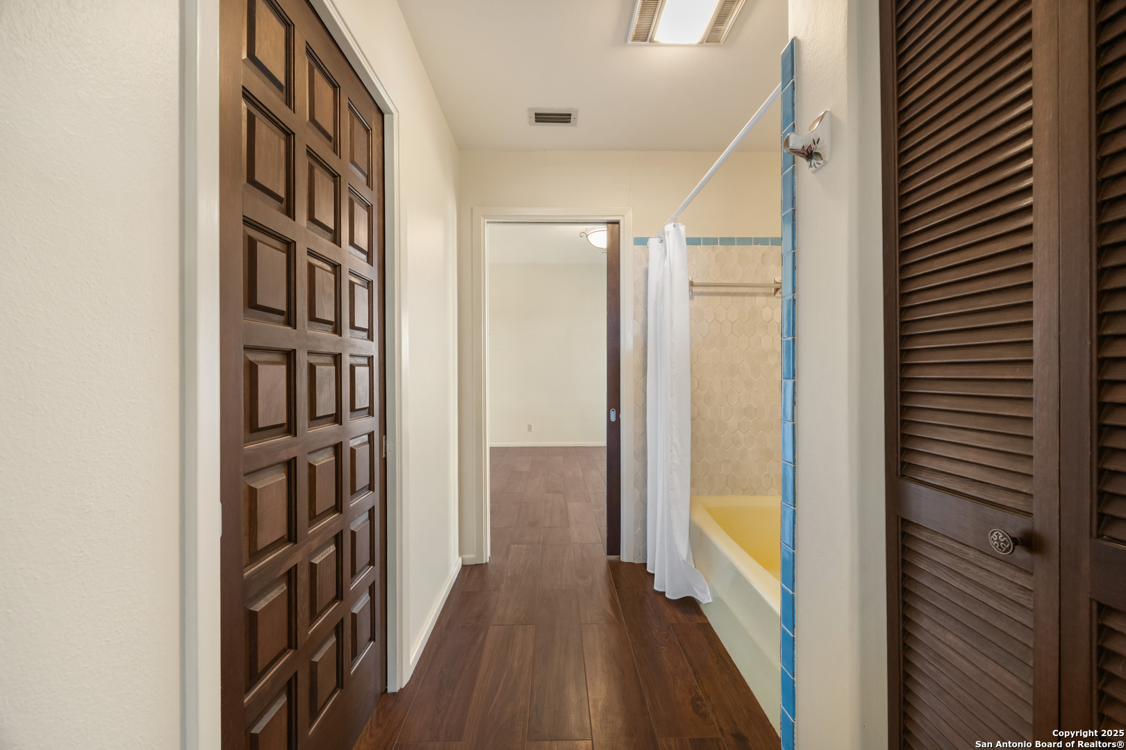 2650 Bandera Highway Kerrville, TX 78028 - Photo 33 of 50 a view of a hallway with wooden floor and entryway
