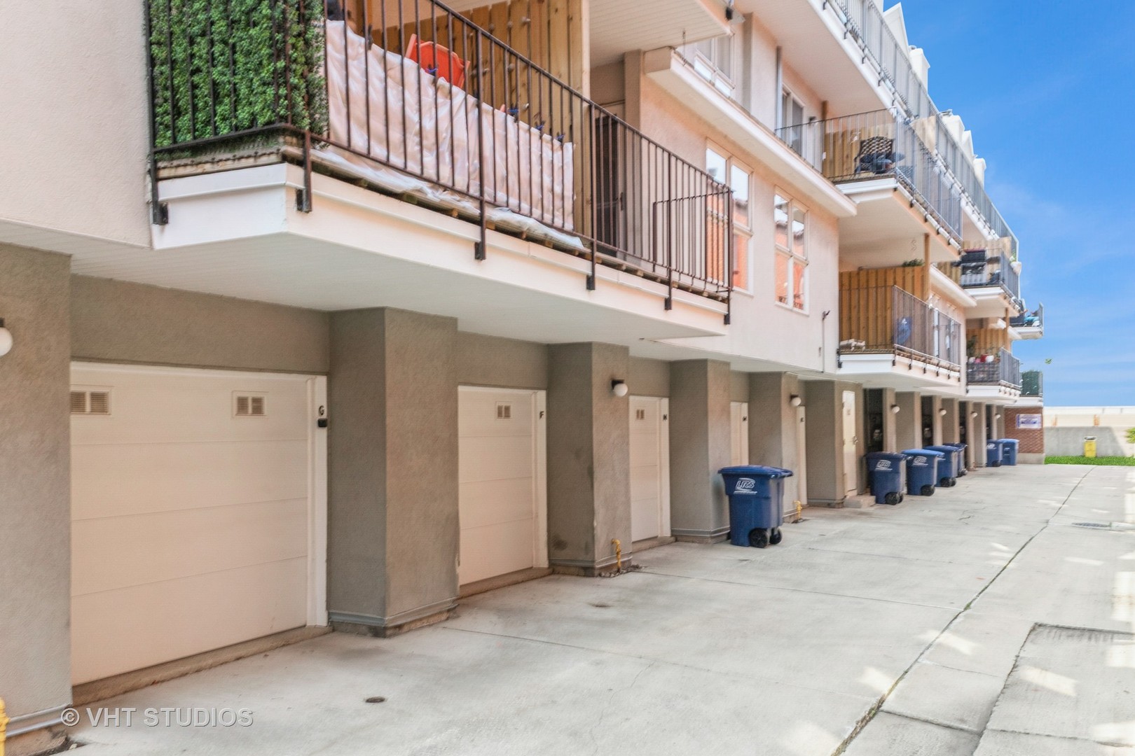 1328 South Federal Street, Unit G Chicago, IL 60605 - Photo 20 of 27 a view of a building with a street