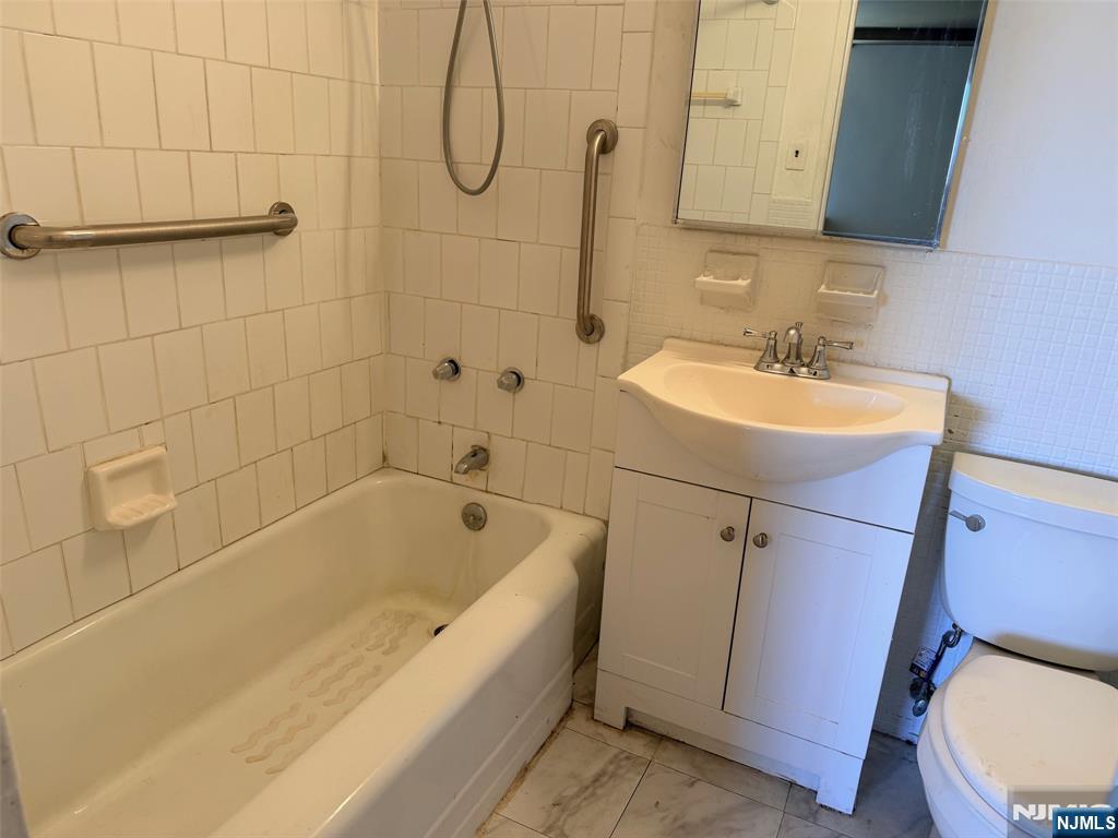 2 Horizon Road, Unit 1030 Fort Lee, NJ 07024 - Photo 11 of 28