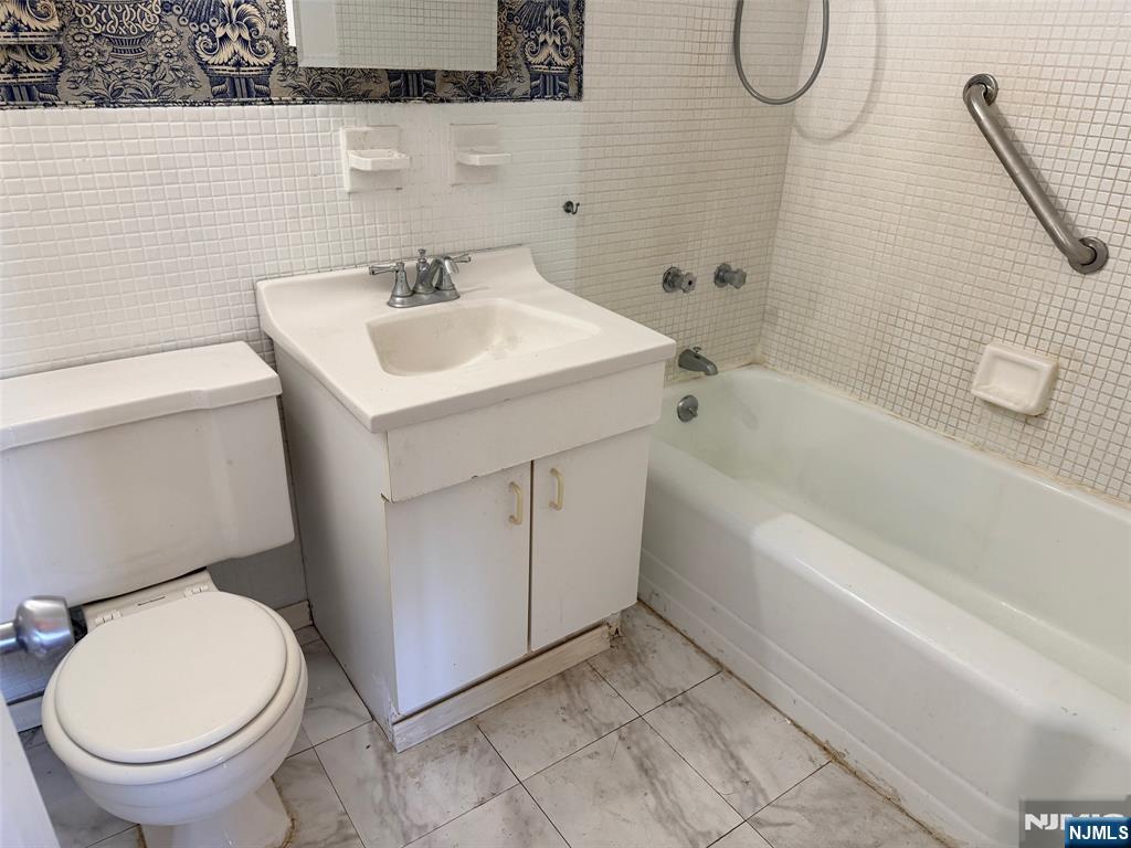 2 Horizon Road, Unit 1030 Fort Lee, NJ 07024 - Photo 13 of 28