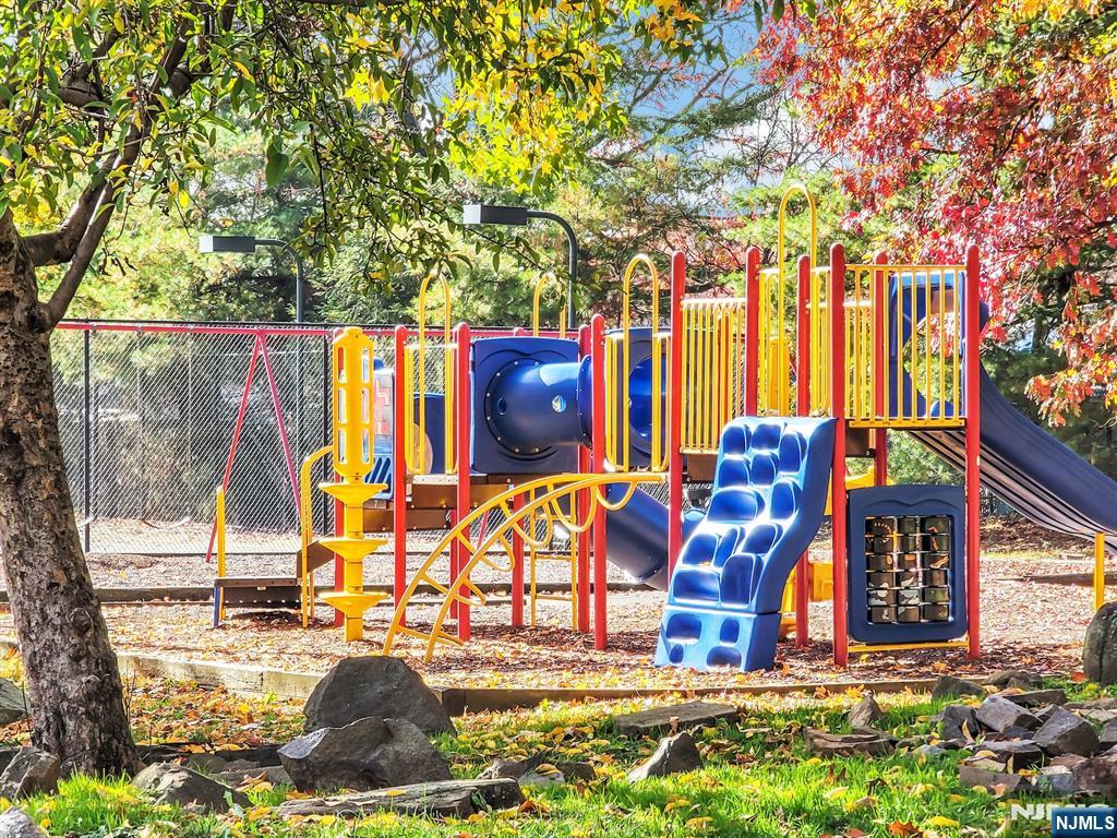 2 Horizon Road, Unit 1030 Fort Lee, NJ 07024 - Photo 19 of 28