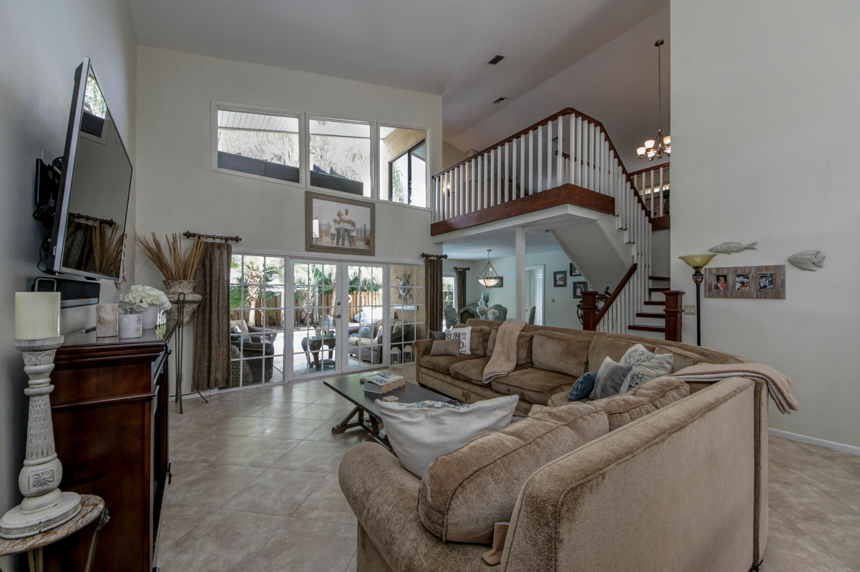 1337 Southwest 2nd Street Boca Raton, FL 33486 - Photo 4 of 22 Livingroom