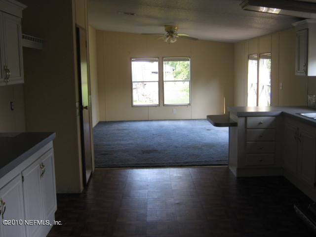 2106 Mallard Road Middleburg, FL 32068 - Photo 6 of 10 Kitchen