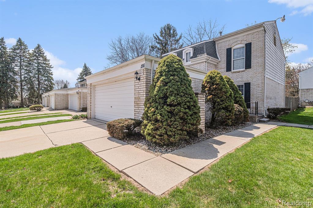 156 Stratford Lane Rochester Hills, MI 48309 - Photo 1 of 29