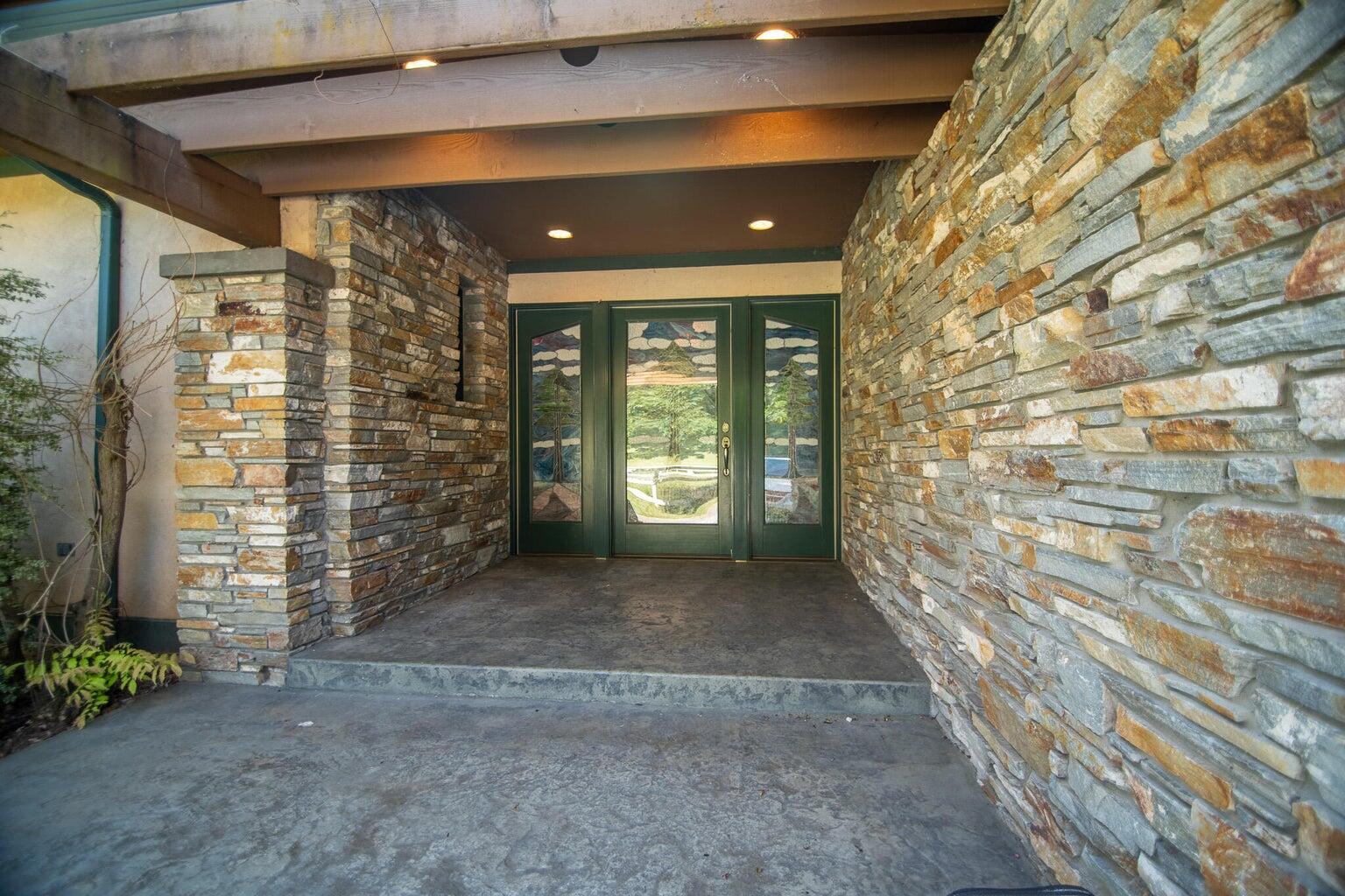 2440 Hugo Road Merlin, OR 97532 - Photo 3 of 24 20240531055439444143000000-o