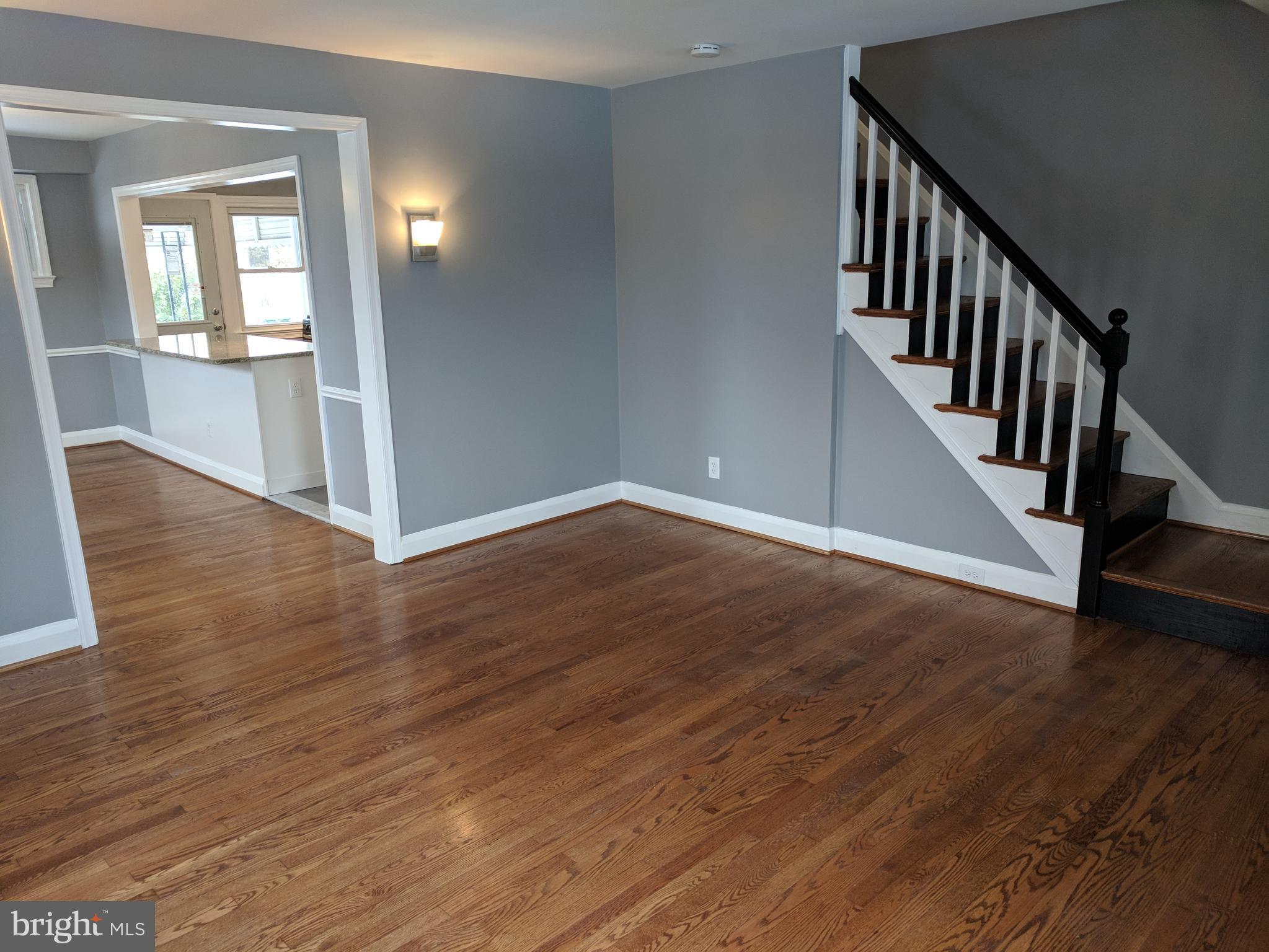 700 Benninghaus Road Baltimore, MD 21212 - Photo 4 of 30 Living Room