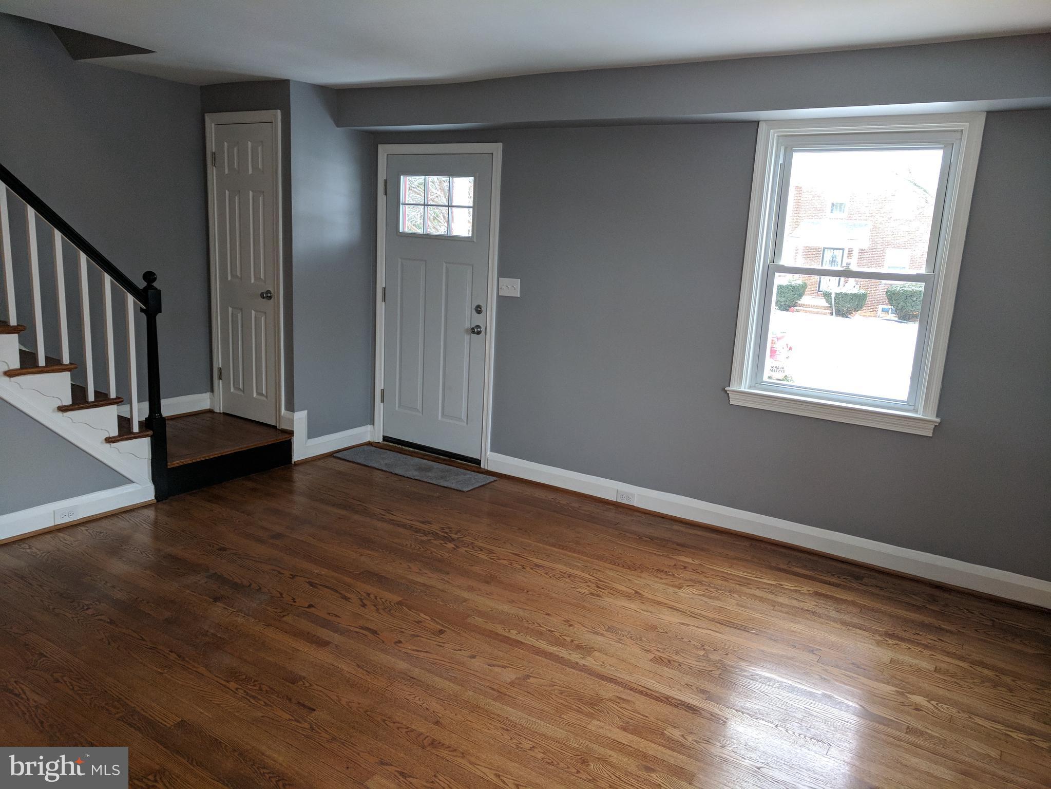 700 Benninghaus Road Baltimore, MD 21212 - Photo 5 of 30 Living Room