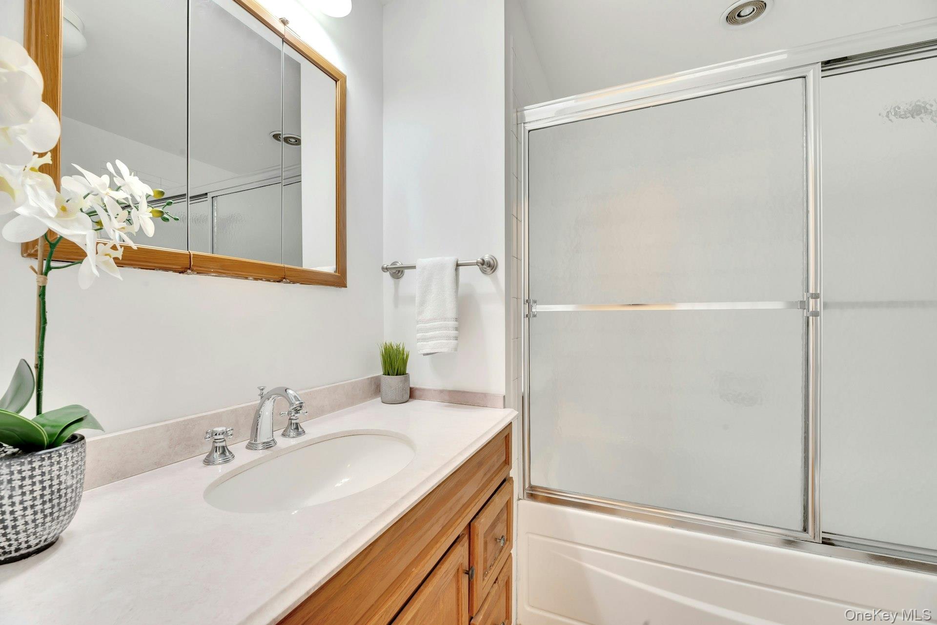46 Sherwood Road Hampton Bays, NY 11946 - Photo 22 of 38