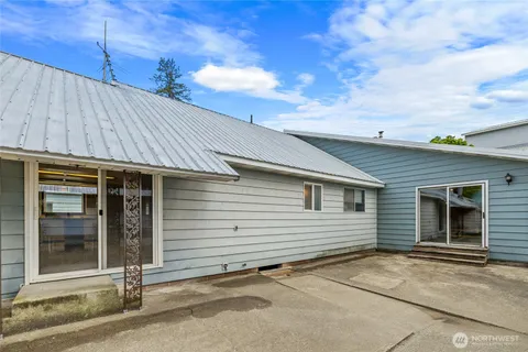 $489,999 | 410 1st Street, Easton, WA 98925
