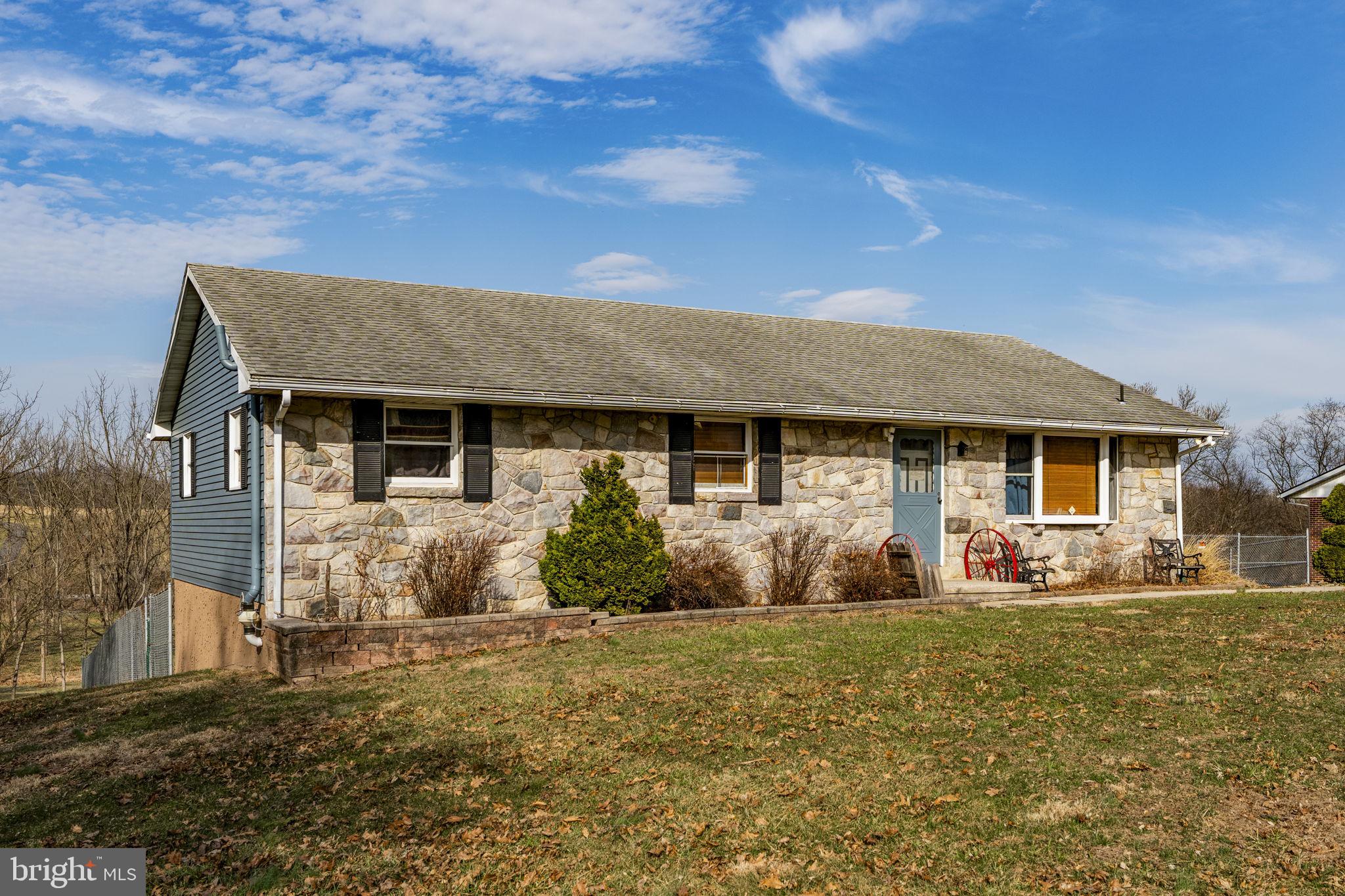 89 Cross Key Road Bernville, PA 19506 - Photo 8 of 20 a front view of a house with garden