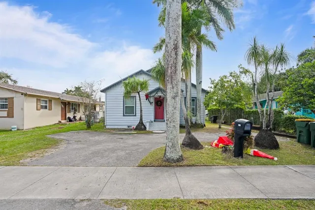 $389,900 | 708 Northwest 15th Street, Homestead, FL 33030