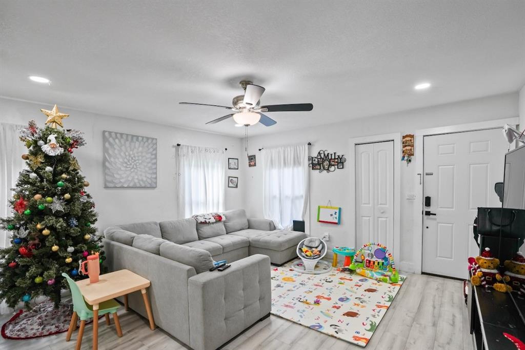 708 Northwest 15th Street Homestead, FL 33030 - Photo 6 of 32