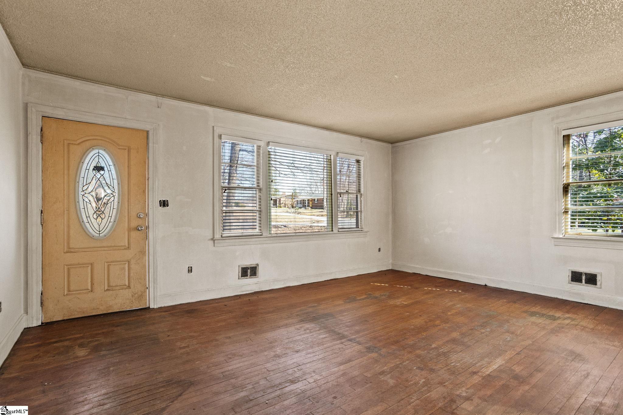 114 Mayfair Drive Taylors, SC 29687 - Photo 8 of 21